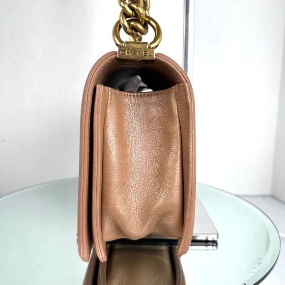 CHANEL BOY FLAP BAG MEDIUM - Picture 4 of 12